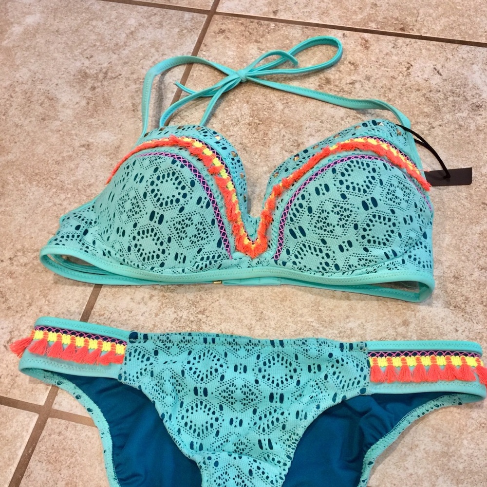Cute 2 PC mint green crochet lined push up bikini!